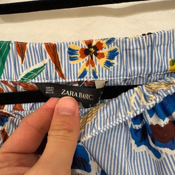 Zara Basic XS Off-Shoulder Floral Striped Blouse – Like New - Picture 3 of 3